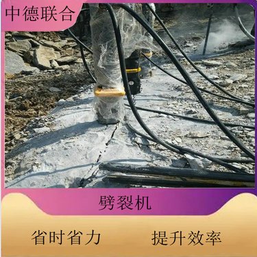 修公路遇硬岩石快速钻凿炮眼破拆岩石机械液压钻机挖改劈裂机
