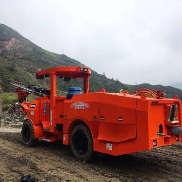 金属矿用小断面单臂轮胎式液压凿岩掘进钻机DW1-24