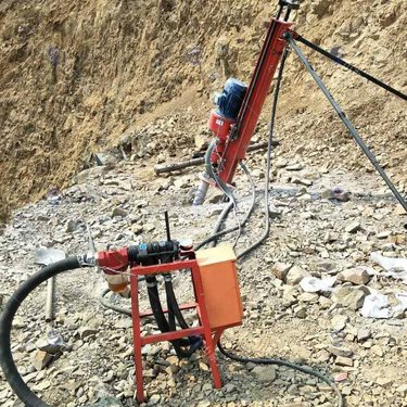 甘肃武威 全液压履带式潜孔钻机 内蒙古阿拉善盟 履带式露天潜孔钻机