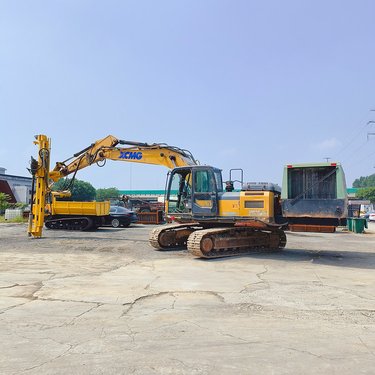 挖掘机改装液压马达螺旋钻机 岩石冲击回转潜孔钻 挖改钻光伏打桩机